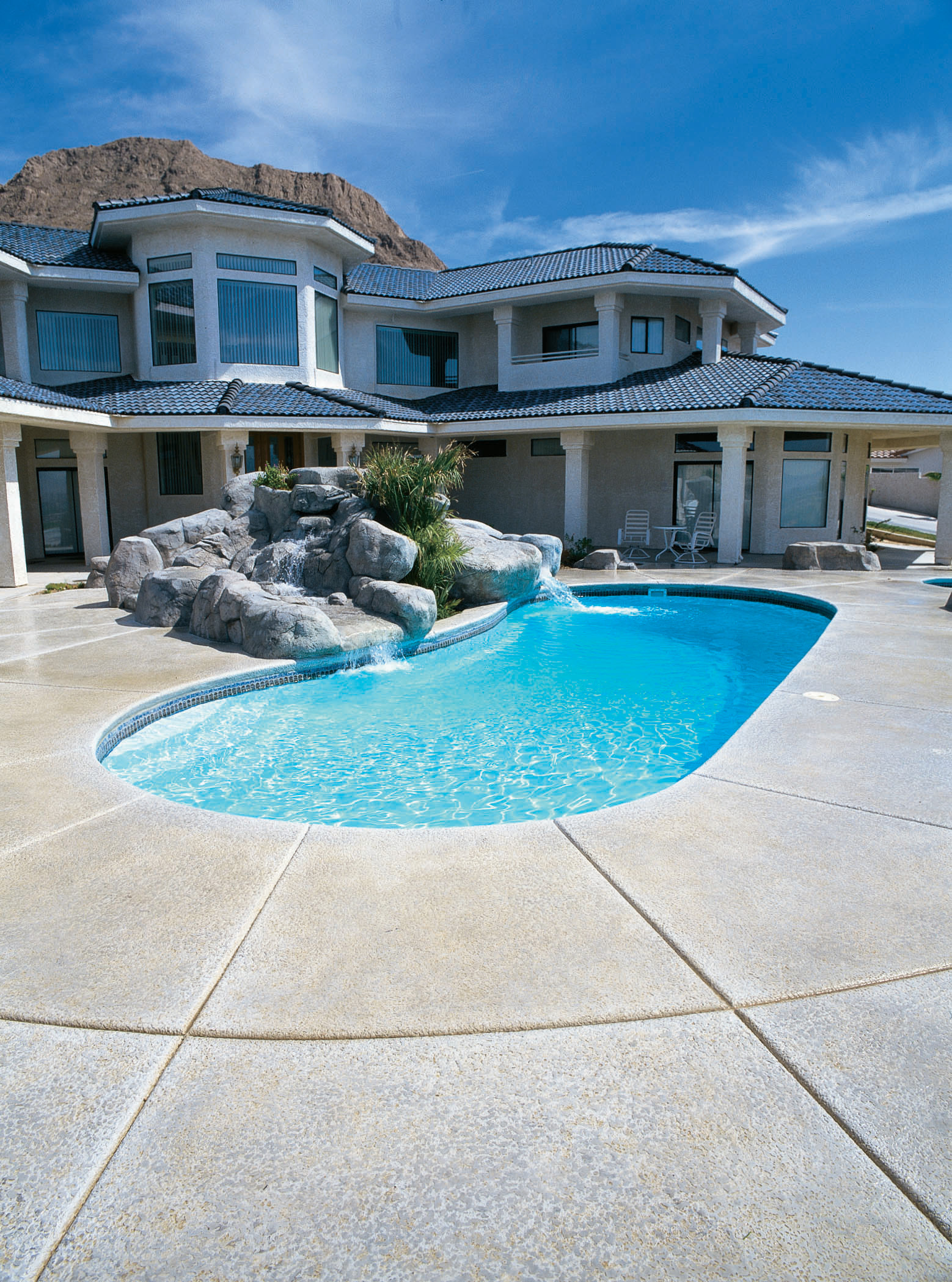 Latham_Pool_Products_Sea_Breeze_Fiberglass_Swimming_Pool.jpg Latham Pool Products Sea Breeze Fiberglass Swimming Pool built in Canada