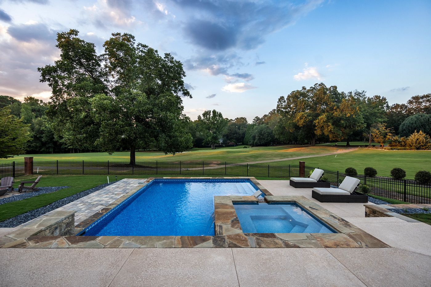vinyl liner pool and spa in Georgia backyard